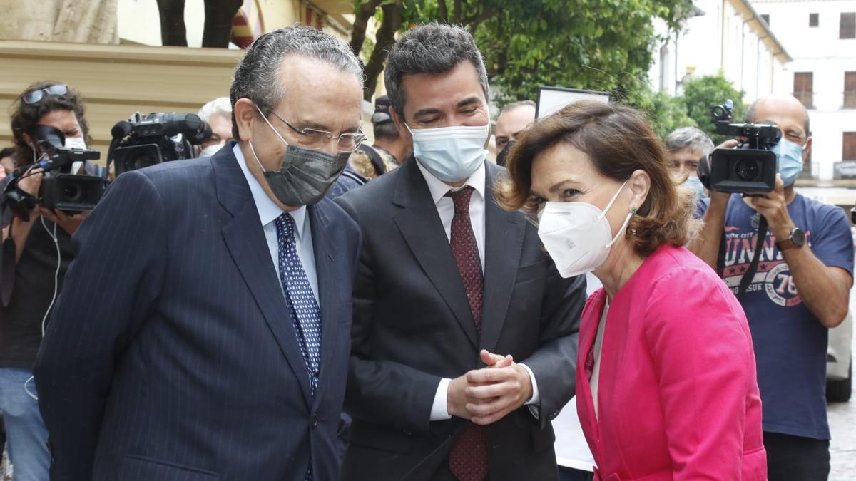 El presidente de Prensa Ibérica, Javier Moll; director de CÓRDOBA, Rafael Romero, y la vicepresidenta del Gobierno, Carmen Calvo.