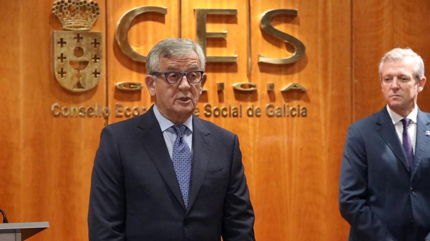 El exalcalde de Vigo Manuel Pérez promete &quot;fuerza&quot; y &quot;trabajo&quot; en su toma de posesión al frente del CES