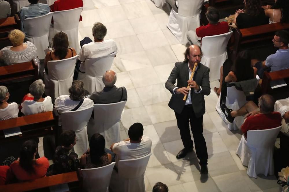 Carlos Núñez maravilla en la Colegiata de Vigo