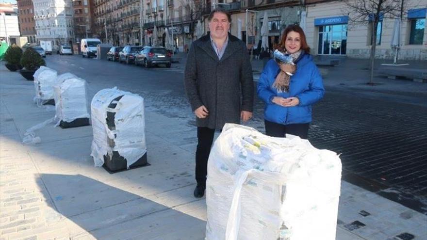 El paseo del Óvalo estrena unos nuevos contenedores soterrados