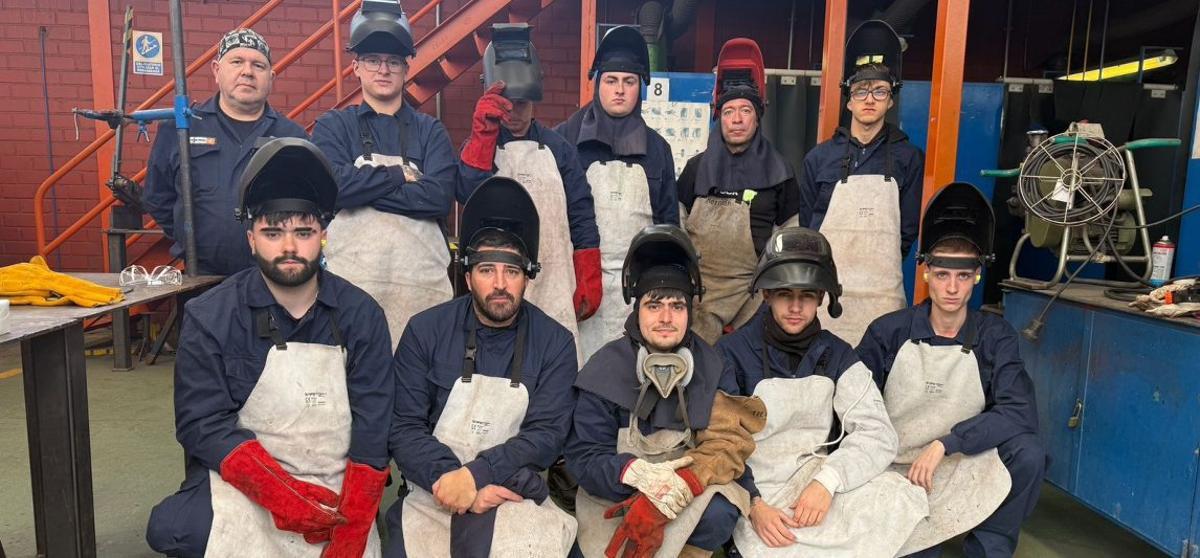 Alumnos del curso en Soldadura con MIG-MAG y electrodo revestido.