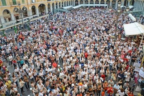 Protest für das Drei-Sprachen-Modell