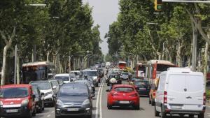 Tráfico en el tramo central paseo de Gràcia con la Diagonal, el pasado martes. 