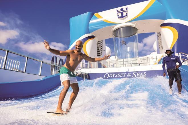 Surfeando en el Odyssey of the Seas.