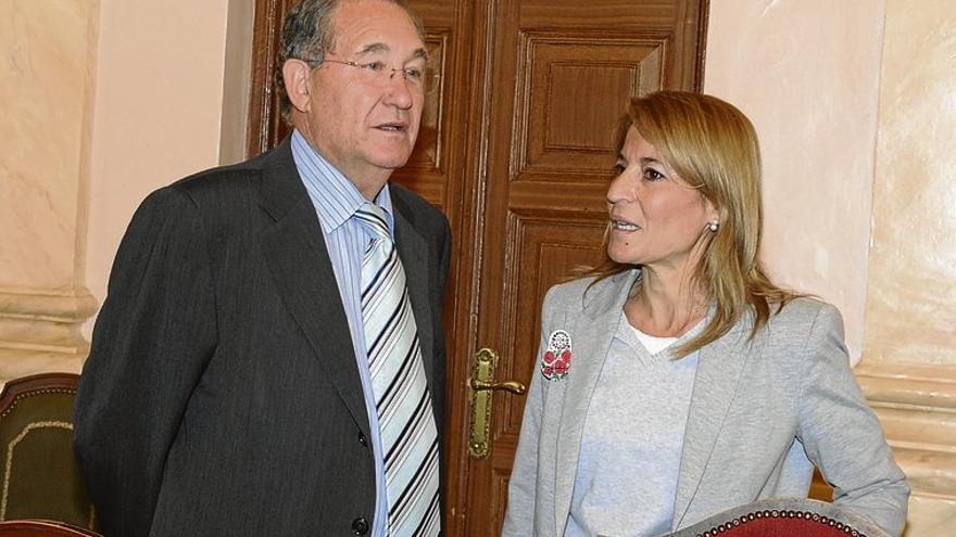 El juez tramita la demanda del exsecretario del Ayuntamiento de Cáceres por impago de horas extras