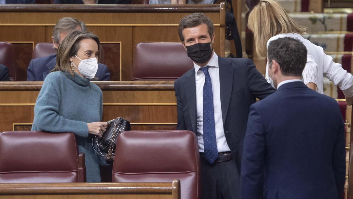 La portavoz parlamentaria del PP, Cuca Gamarra y el presidente del PP, Pablo Casado.