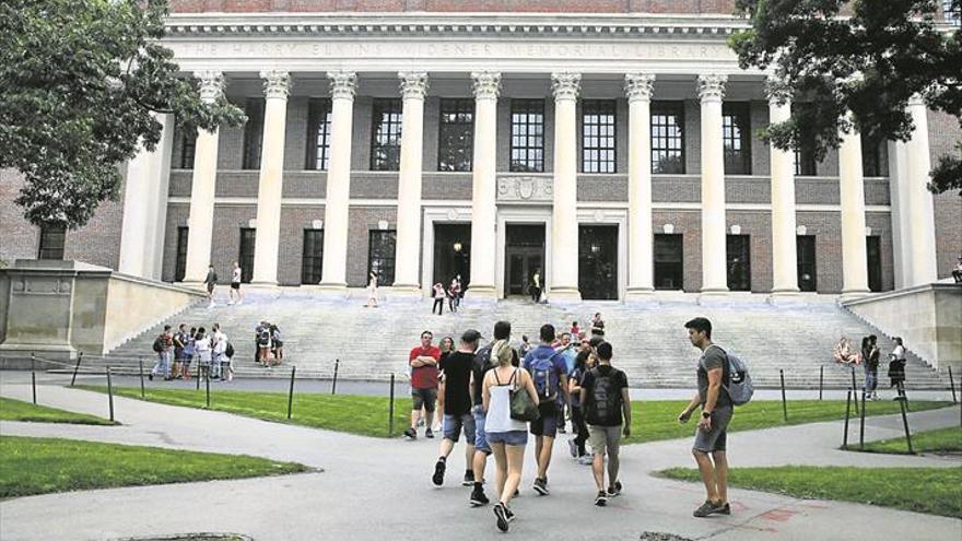 Donald Trump levanta otro muro para extranjeros en la universidad