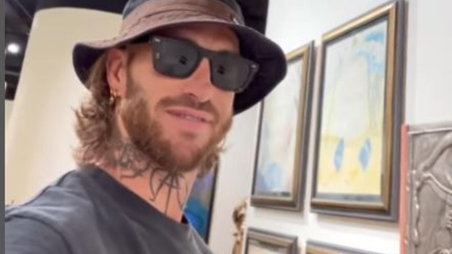 Las redes se ríen y mofan de Sergio Ramos y Pilar rubio por sus vídeos en un museo de París