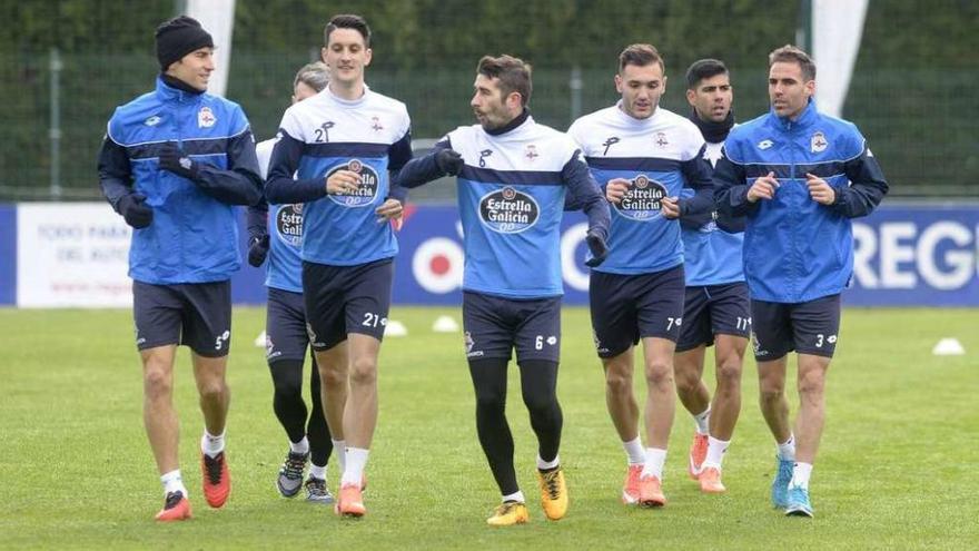 Mosquera, Luisinho, Luis Alberto, Cani, Lucas Pérez, Juanfran y Navarro, ayer, en Abegondo. // C. Pardellas