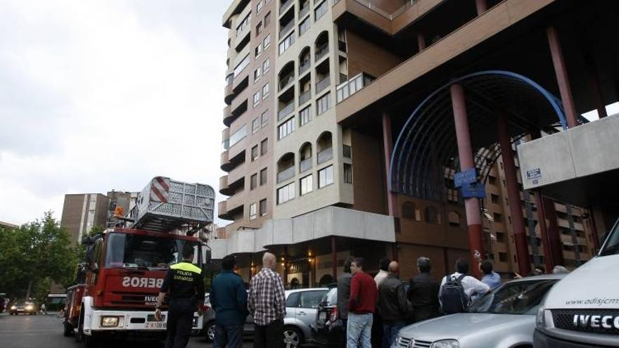 Susto por la dilatación de una grieta en un edificio del Actur