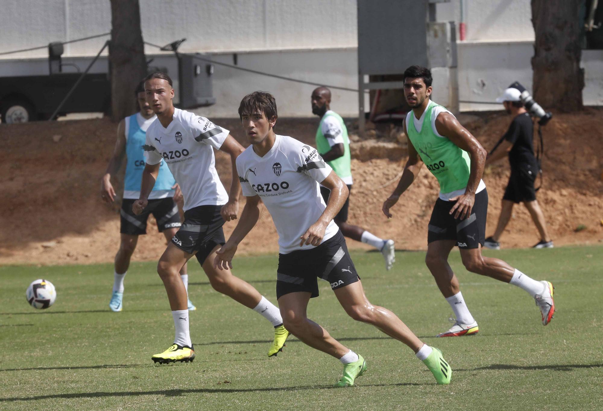 Entrenamiento del Valencia con Herrerín