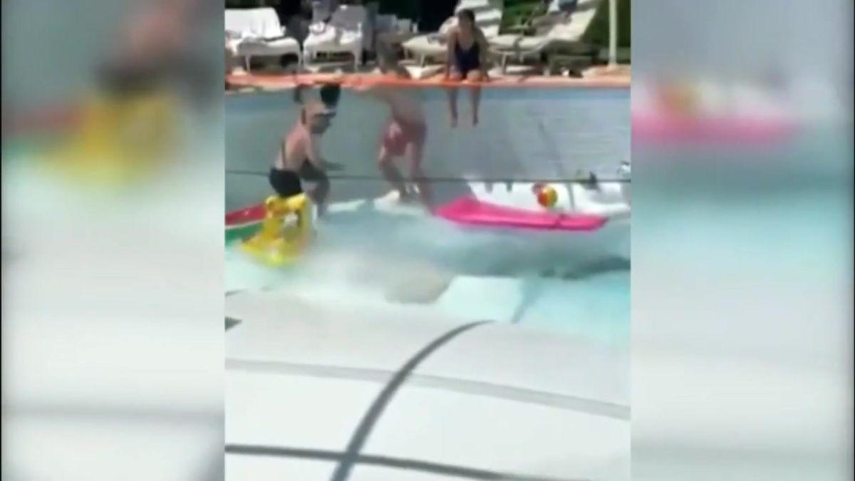Muere un hombre en Israel succionado por un boquete en el suelo de una piscina privada.