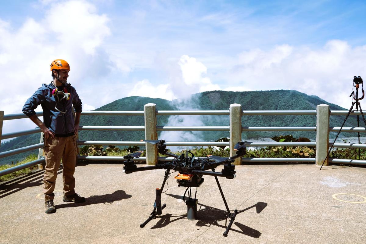 Társilo Girona en el Volcán Poás, en Costa Rica.