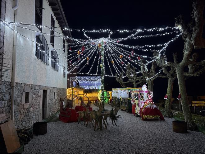 Así es la espectacular decoración navideña del pueblo de Andrín (Llanes)