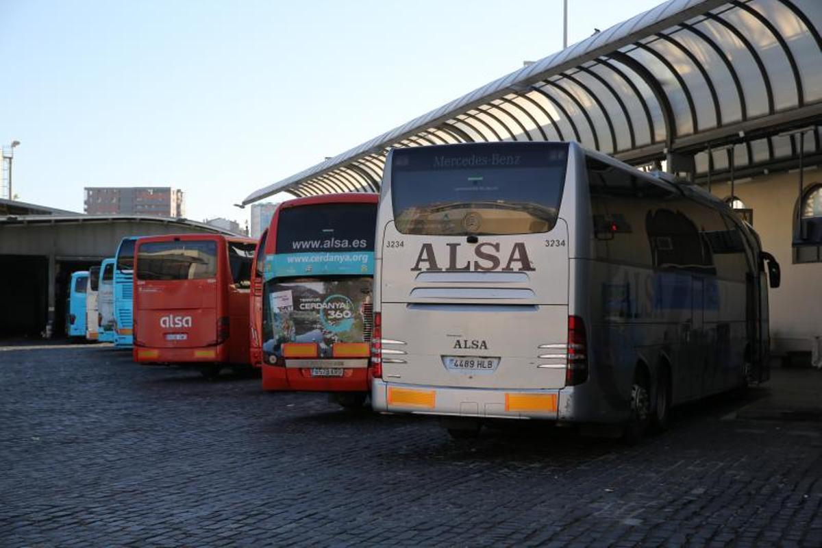 Buses interurbanos en la Estació del Nord y Barcelona