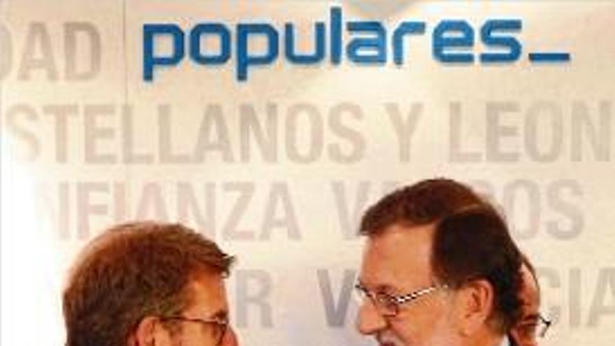 Rajoy felicita Núñez Feijóo pels seus resultats a Galícia.