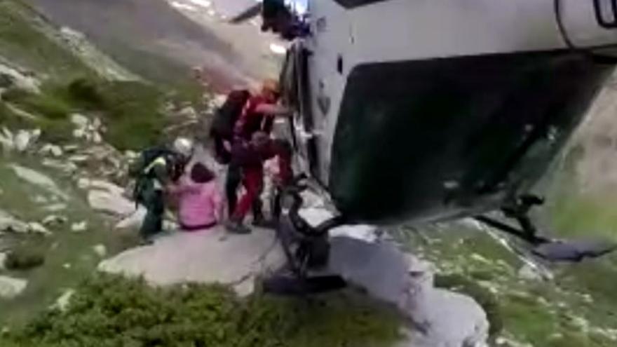 Rescate de unos montañeros en el Pirineo