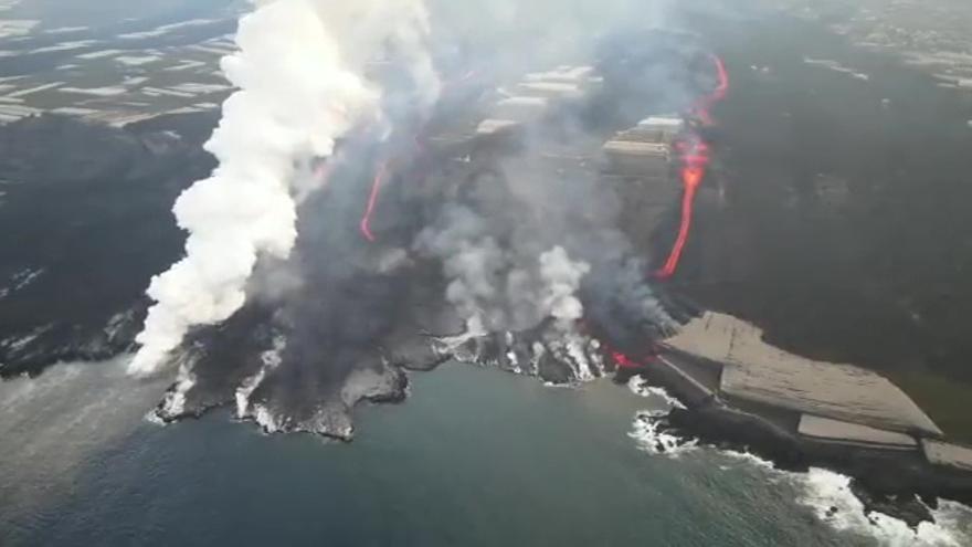 La lava del volcán de La Palma sobre la nueva fajana