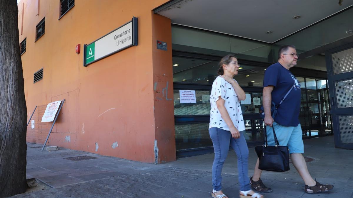 Centro de salud de El Higuerón, aún en funcionamiento.