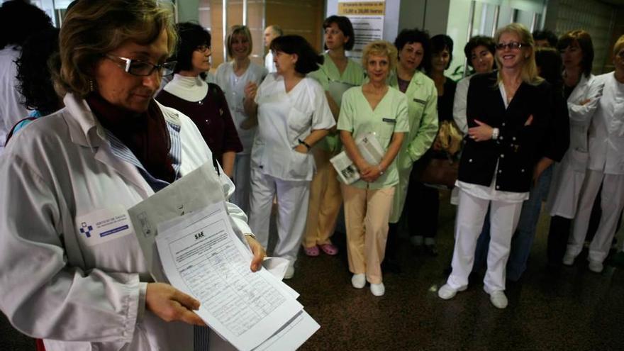 Una concentración de personal de enfermería en el Hospital San Agustín.