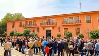 La ciudadanía de Requena exige más medios contra el incendio