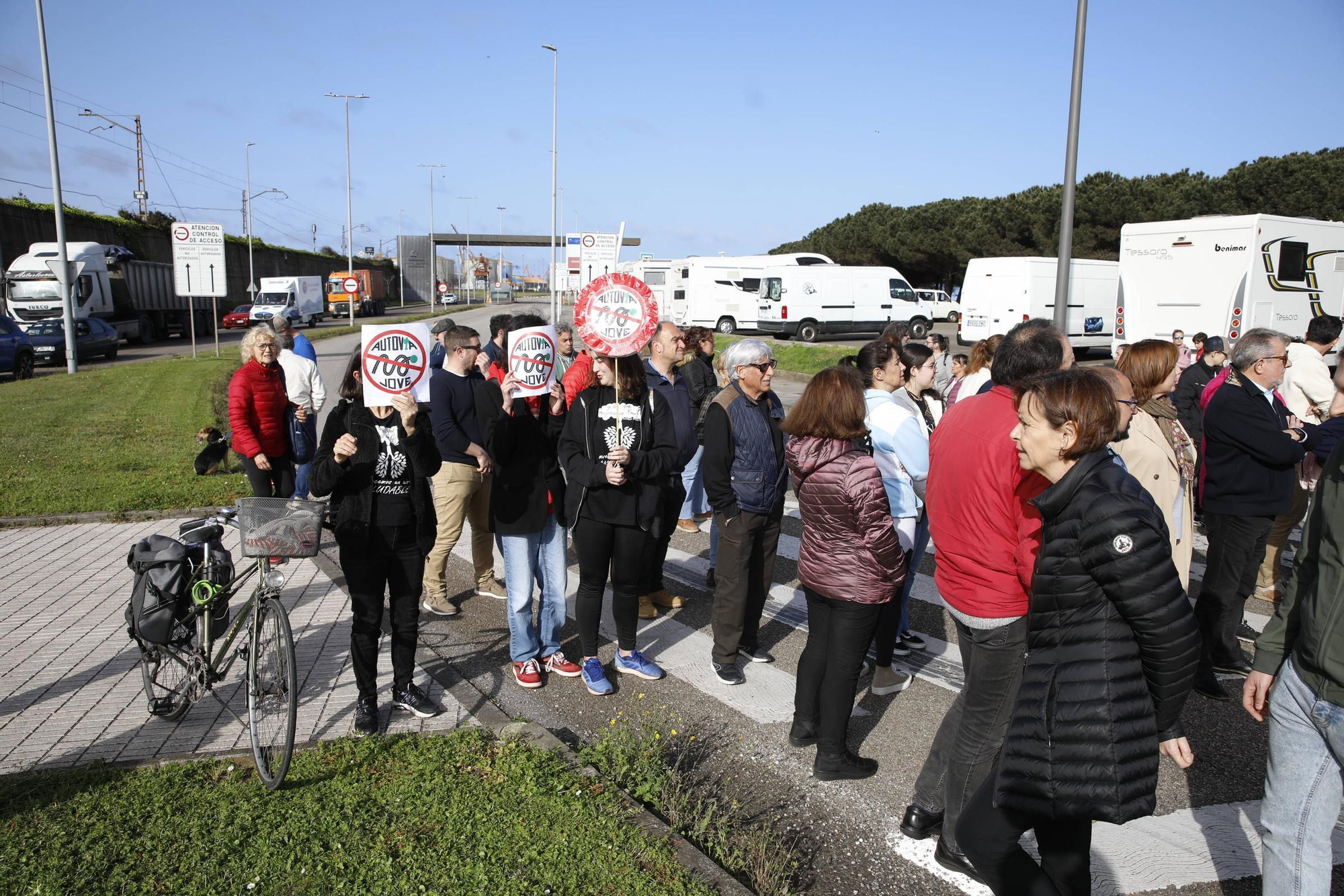 Gijón inicia las movilizaciones tras el enésimo fiasco con el vial de Jove