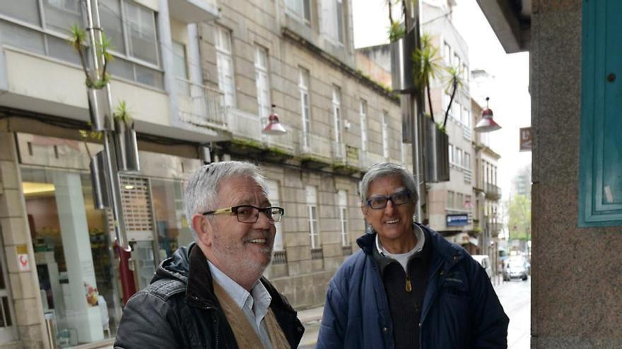 Xosé Manuel Pazos y Mariano Abalo, hoy en Catastro en Pontevedra.//Gustavo Santos