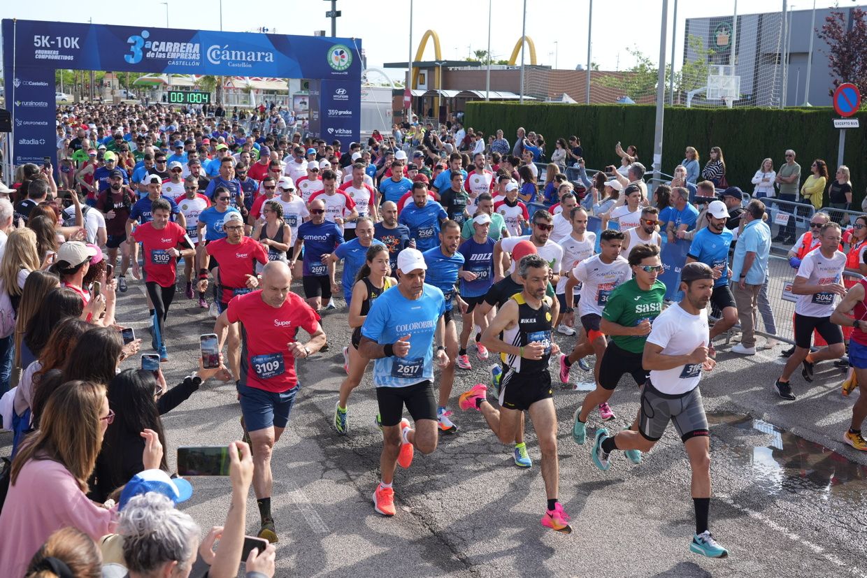 Búscate en las fotos de la Carrera de las Empresas en Castellón