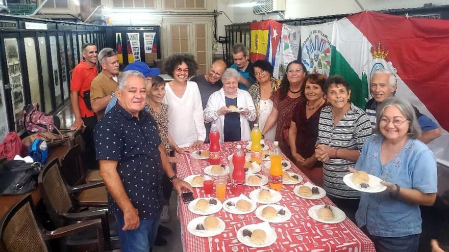 Al final de la asamblea hubo un brindis por la nueva directiva y los 109 años de la sociedad.