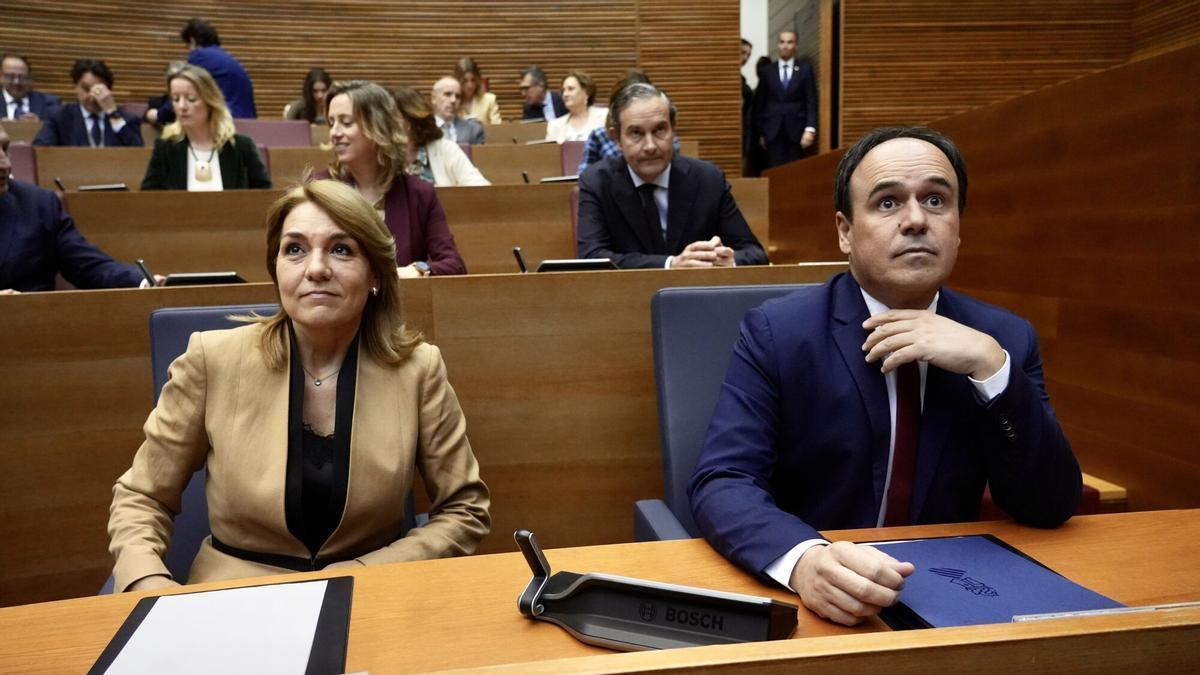 Juanfran Pérez Llorca se sienta en el pleno de las Corts, en una imagen de archivo.