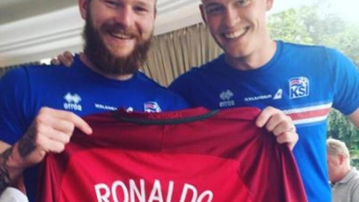 Los islandeses se ríen con la camiseta de pega de Cristiano