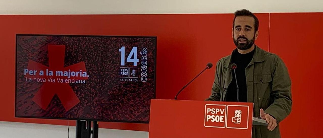 El secretario de Organización del PSPV-PSOE, José Muñoz, fue el encargado de presentar el programa del 14 congreso nacional del PSPV.