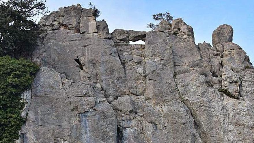 Roca del pàrquing de Queralt on no s&#039;autoritza l&#039;escalada