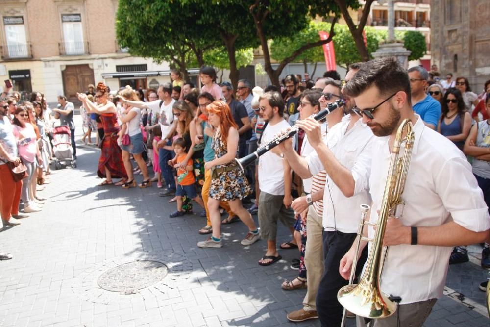 Música balcánica en el centro de Murcia