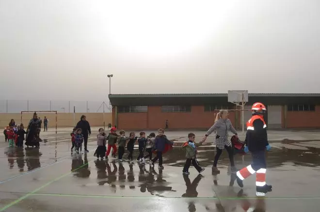 El simulacro de incendio del colegio Virgen de la Vega de Benavente, en imágenes