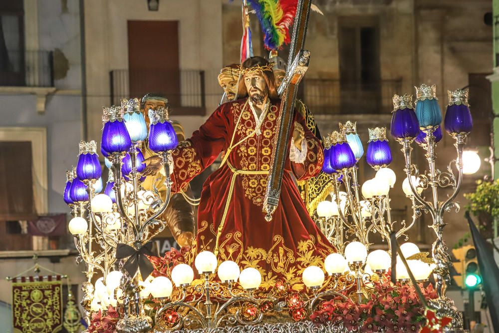 Nuestro Padre Jesús de la Caída lució símbolos de luto por el fallecimiento de María Dolores Castejón, Porta Guión de este año que falleció recientemente