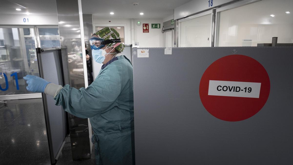 Pacientes covid en la unidad de cuidados intensivos UCI del Hospital de Mar Foto Ferran Nadeu