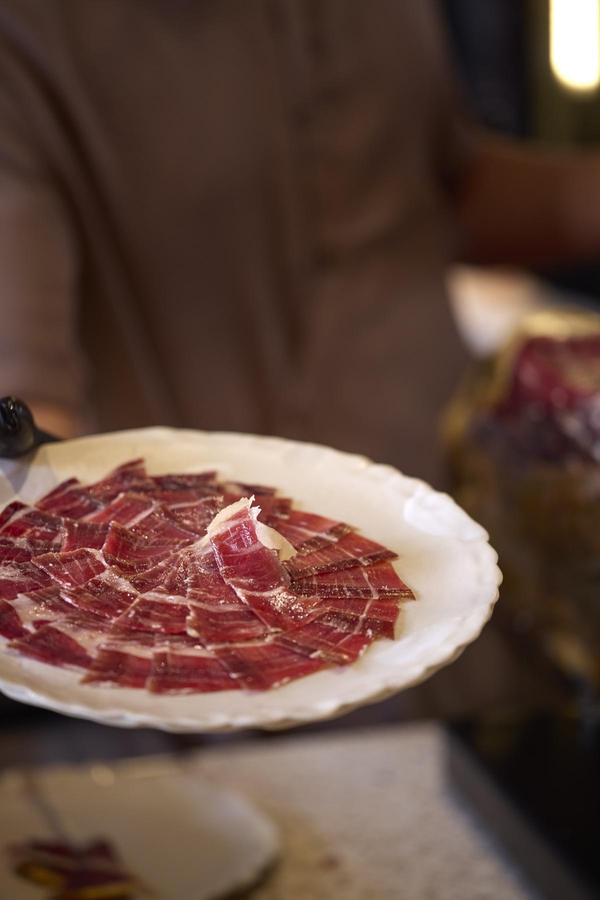 Jamón de bellota 100 % ibérico Cinco Jotas.