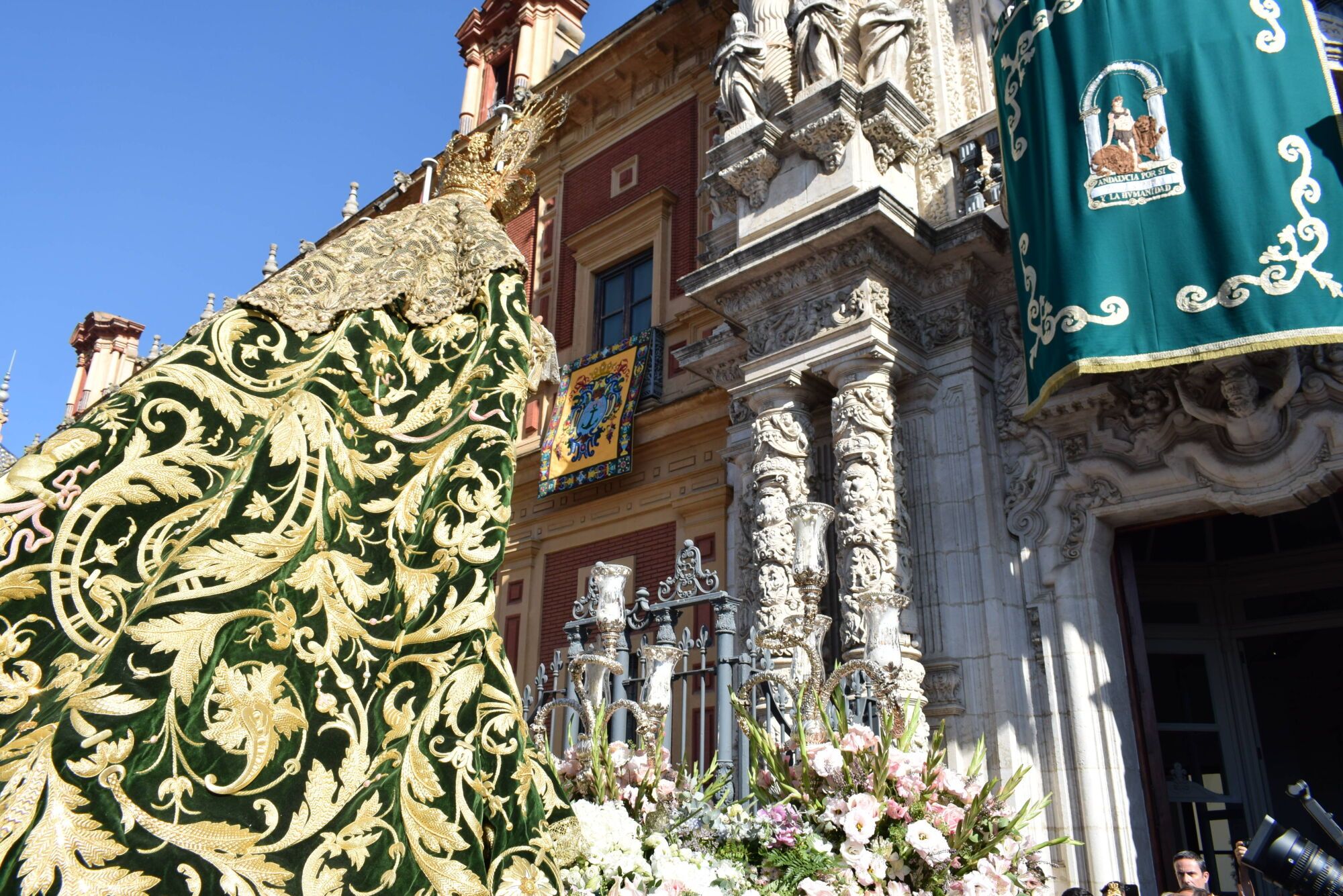 Traslado de la Esperanza de Triana desde el Polígono Sur a Triana