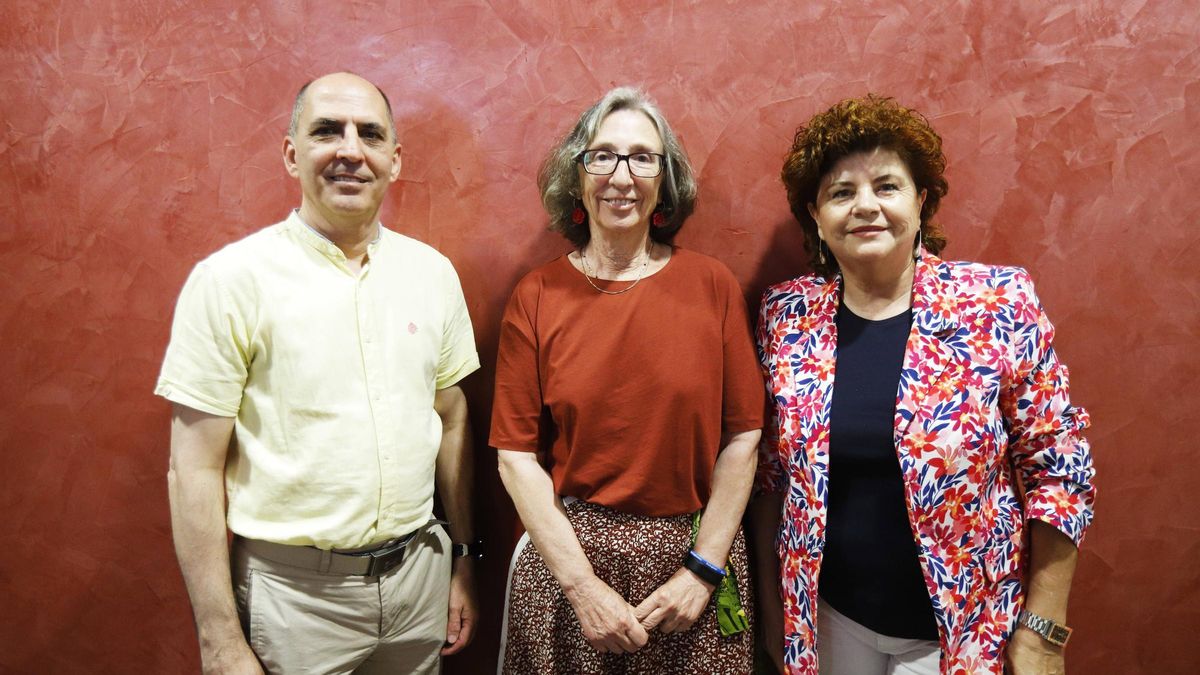 Arturo Román, Maribel López y Juana Gázquez, este jueves en el Patio de la Infanta de Zaragoza.