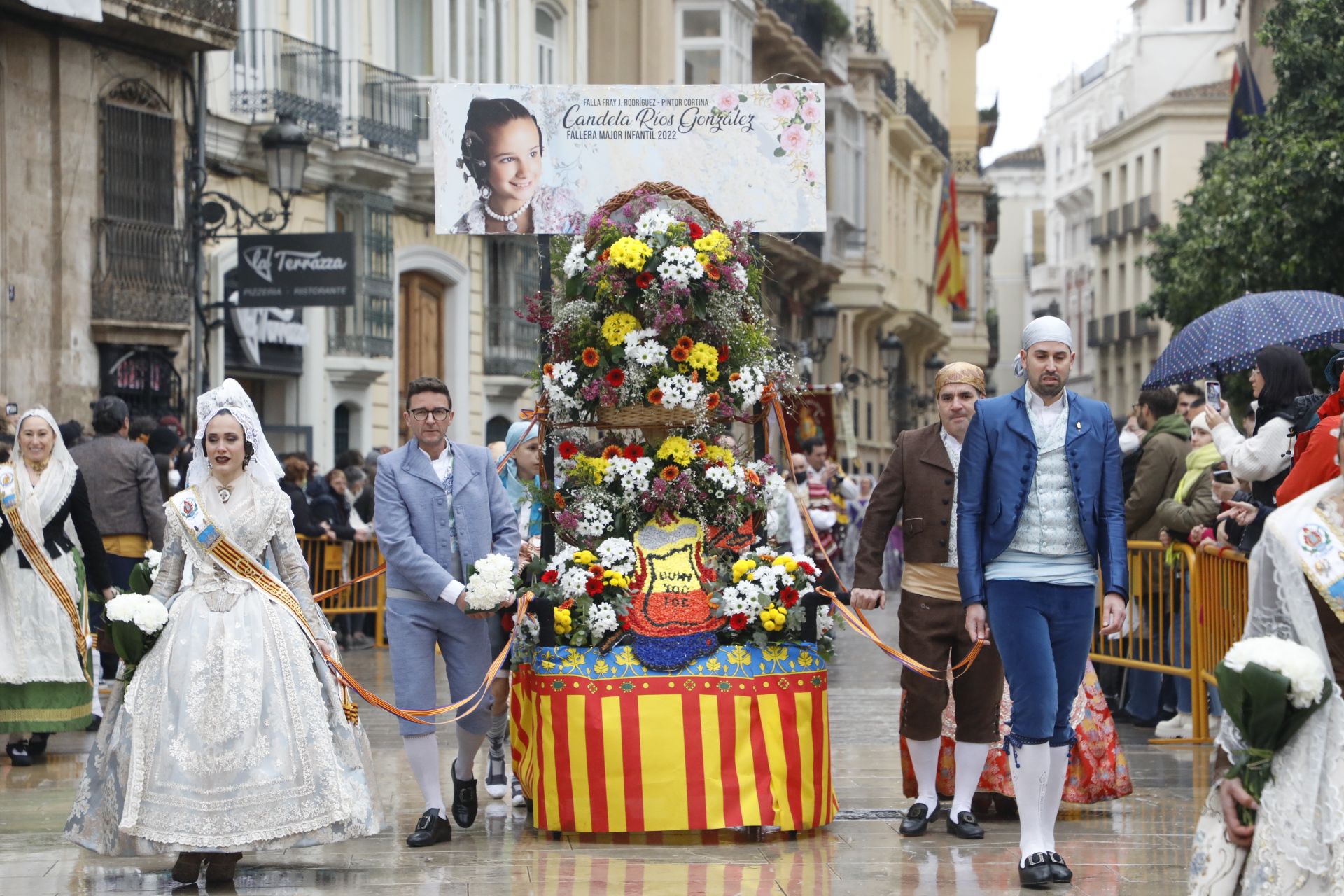 Búscate en el primer día de ofrenda por la calle de Quart (entre las 17:00 a las 18:00 horas)