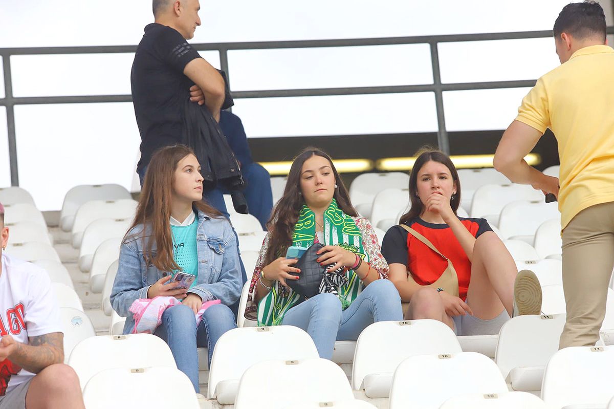 Las imágenes de la afición en el Córdoba CF - Badajoz