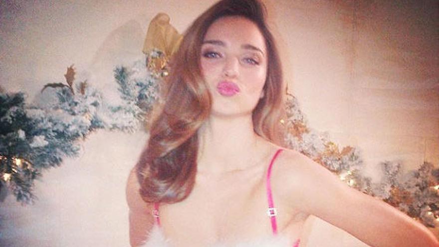 Miranda Kerr ha hecho su particular regalo a sus fans.