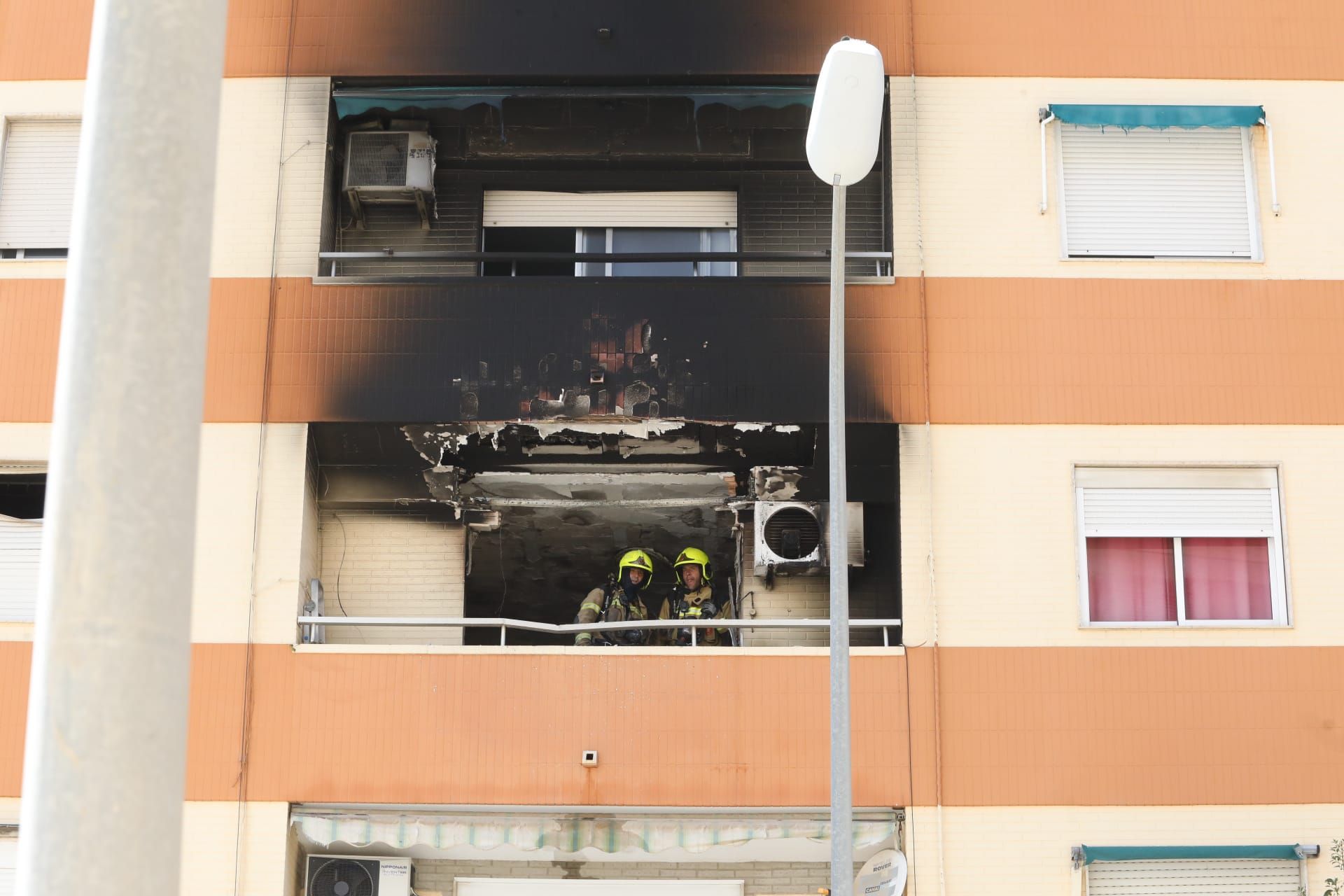 Una mujer muere en el incendio de su piso en Natzaret