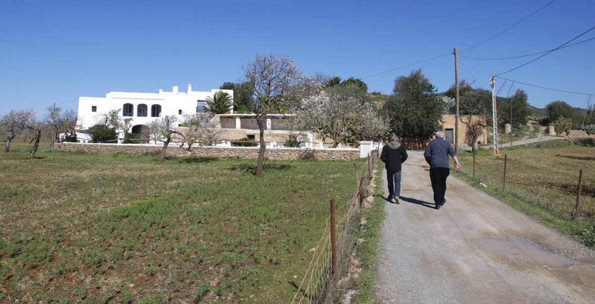 Casa ibicenca restaurada situada en mitad del Pla de Corona. / X.P.
