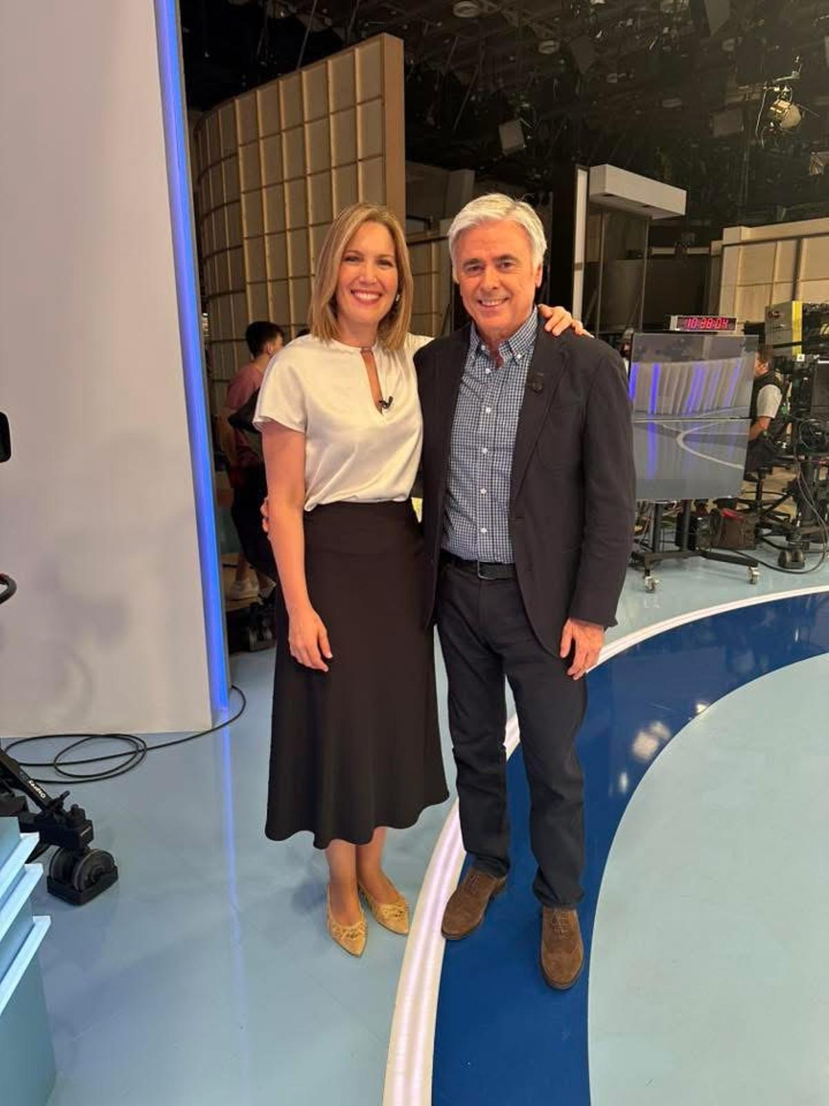 Castañares con la periodista Silvia Intxaurrondo
