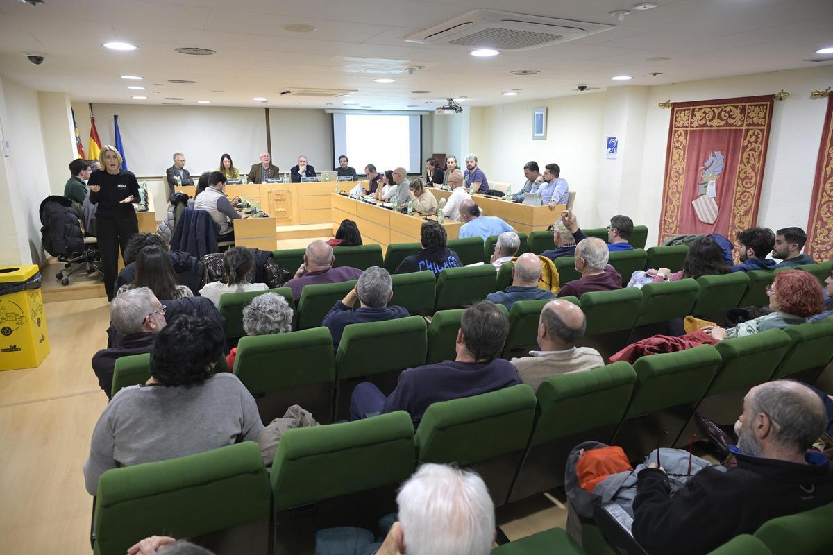 La CHJ presenta sus proyectos de reconstrucción en Paiporta.