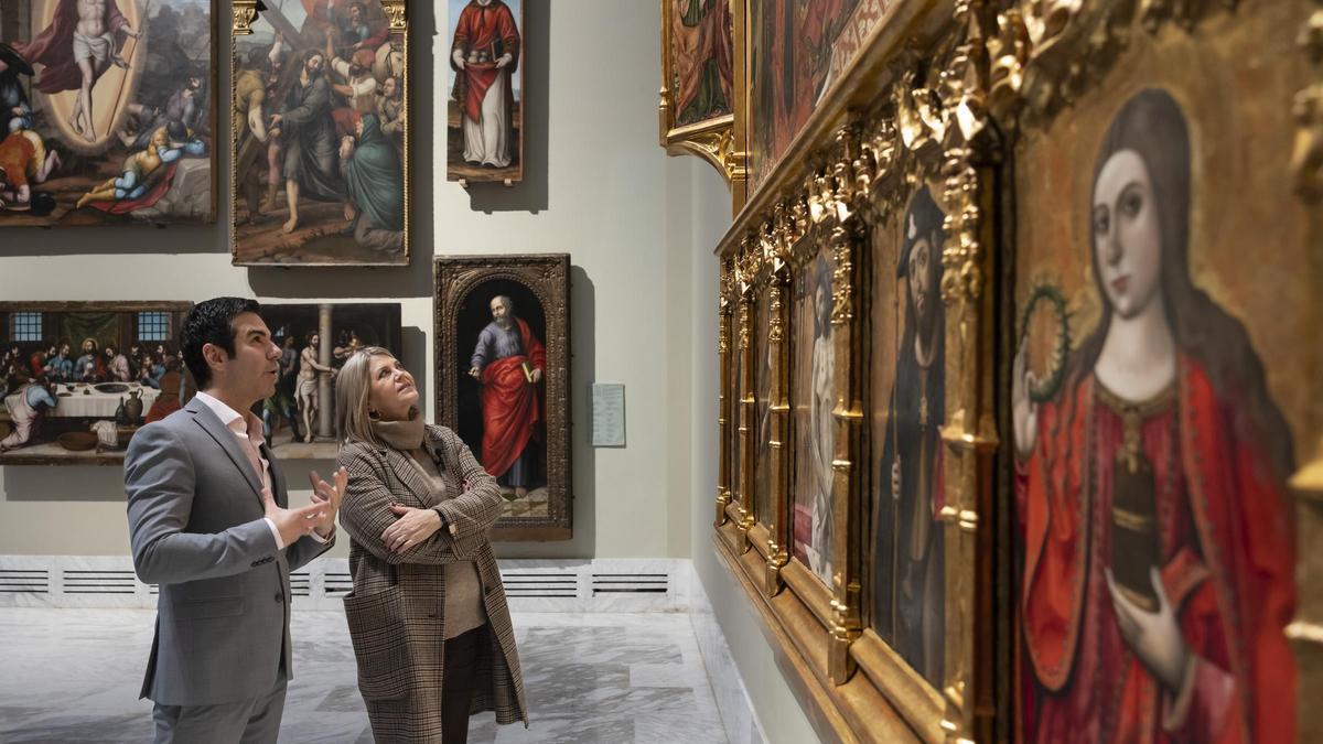 La consellera Carmen Ortí con el director del Museo de Bellas Artes, Pablo González Tornel.