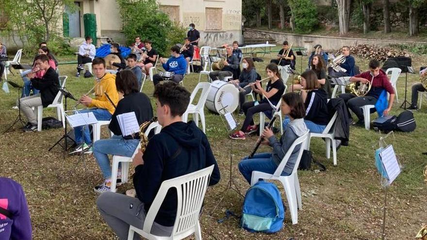 Assaig de la banda de l&#039;escola municipal de música de Berga  al castell.