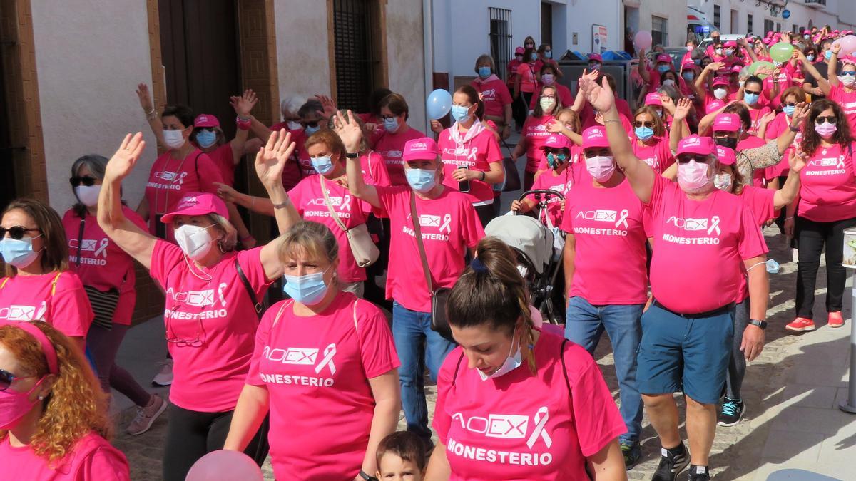 III Marcha Rosa Solidaria que se celebró en Monesterio en octubre del año pasado.